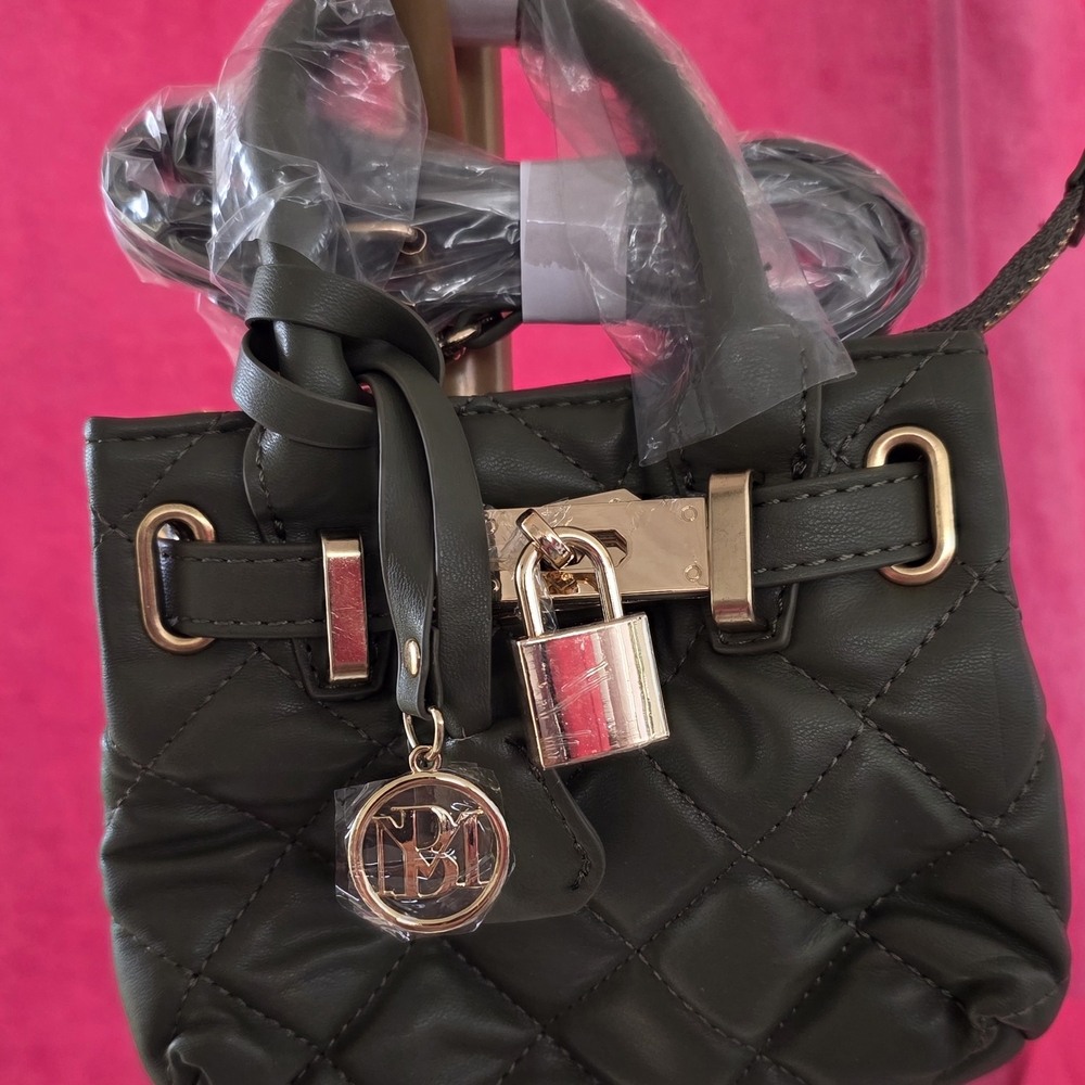 STUDIO BADGLEY MISCHKA MINI DIAMIND QUILTED TOTE WITH FRONT LOCK. COLOR IS OLIVE